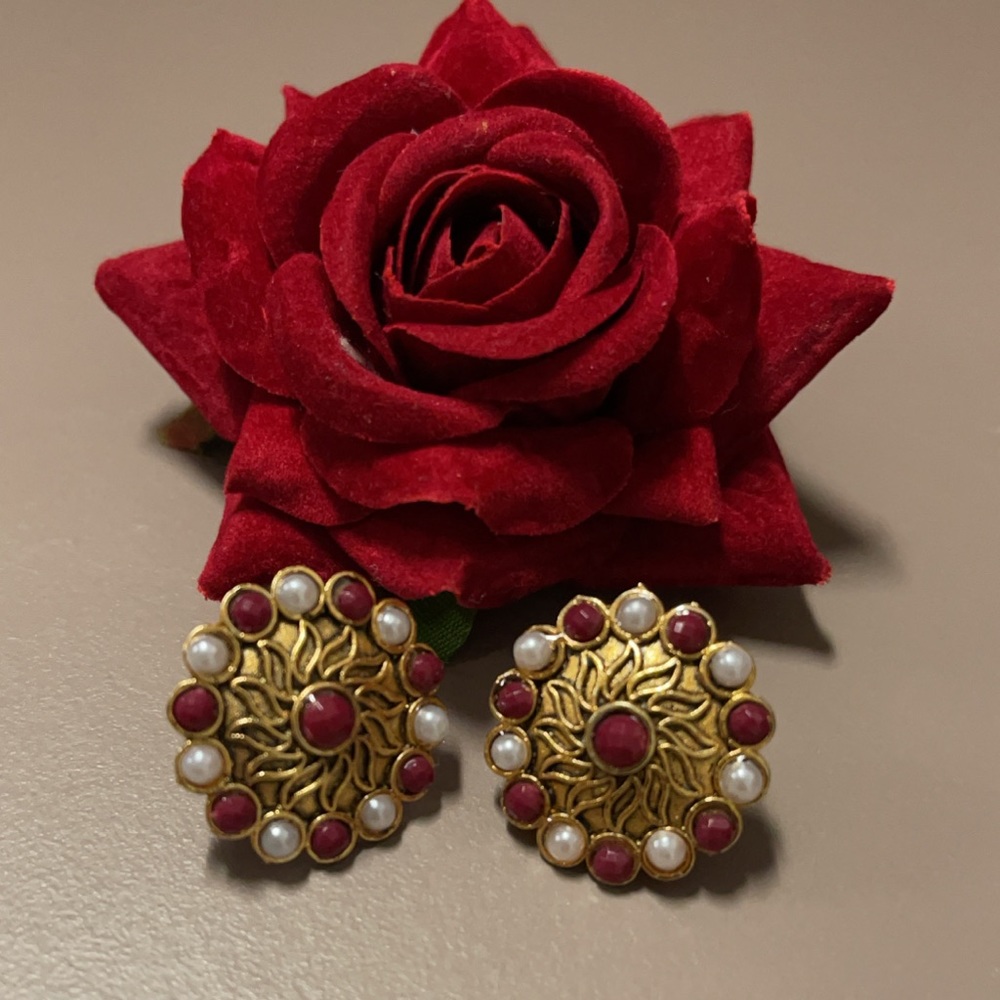 Studs - Picture 8 of 9